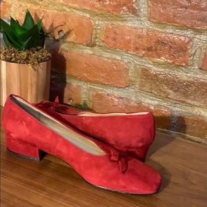 Jennifer Moore red suede shoes 👠